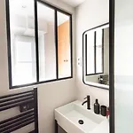 Lovely 51 M Near Montmartre