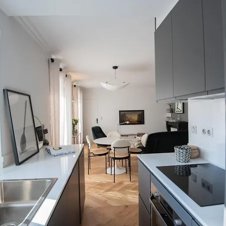 Lovely 51 M Near Montmartre Apartment